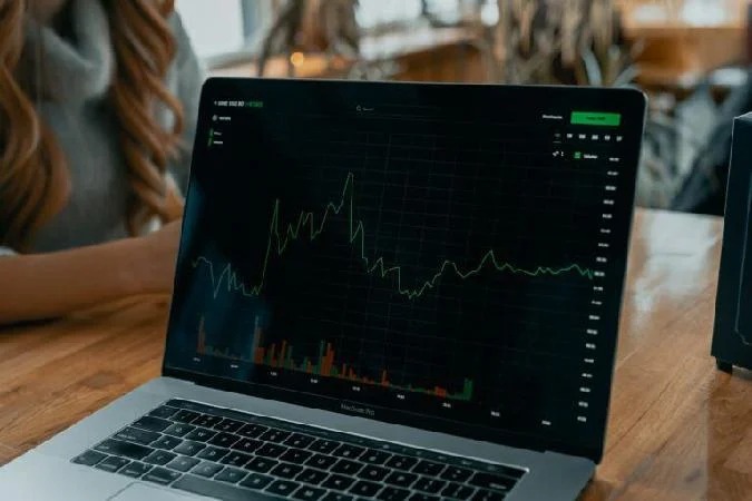 Un operador de criptodivisas negoció una criptodivisa inspirada en un meme llamada $LOCKIN, emocionando a la comunidad de criptodivisas y convirtiendo con éxito una criptodivisa de 150 dólares en casi 500.000 dólares. Criptodivisa
