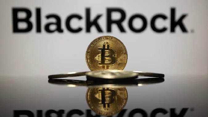 Larry Fink, consejero delegado de BlackRock (NYSE: BLK), el mayor gestor de activos del mundo con 13 billones de dólares en activos, admite que se equivocó con bitcoin, y la gente se está dando cuenta. Bitcoin