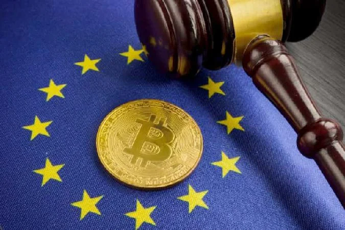 El Banco Central Europeo (BCE) ha publicado un documento económico sobre bitcoin (BTC) titulado Las implicaciones distributivas de Bitcoin. Los analistas lo calificaron de declaración de guerra contra Bitcoin o de salto lógico hacia la adquisición de BTC por parte del BCE. Bitcoin