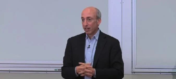Cuando se le preguntó por el futuro, el Sr. Gensler se mostró centrado en su función actual y en el privilegio de ser Presidente de la SEC. Dijo que tiene la intención de permanecer en su cargo hasta 2026, ayudando a fortalecer los mercados de capitales de EE.UU. y proteger los intereses de los inversores. Robinhood