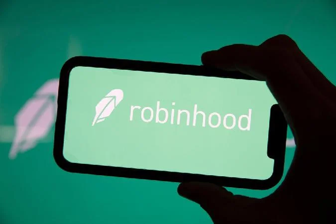 A la luz de las recientes acciones regulatorias, los analistas de JP Morgan confían en que el escrutinio de la SEC sobre la criptodivisa Robinhood HOOD no impedirá la aprobación del ETF de Ethereum. Ethereum