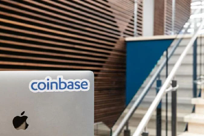 Visa ha anunciado una nueva asociación con Coinbase para ofrecer mayores posibilidades de transferencia de fondos a los usuarios de Coinbase en EE.UU. y la UE. La integración con Visa Direct permitirá a los clientes de Coinbase ingresar fondos instantáneamente en sus cuentas utilizando tarjetas de débito Visa. Coinbase
