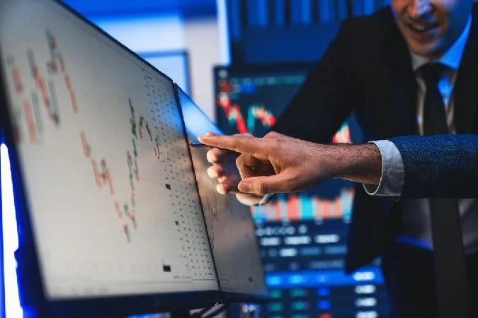 Les craintes tarifaires affaiblissent les actions, le dollar au plus haut depuis six mois, la faiblesse du yen : quest-ce qui va faire bouger les marchés mardi ? . Ont