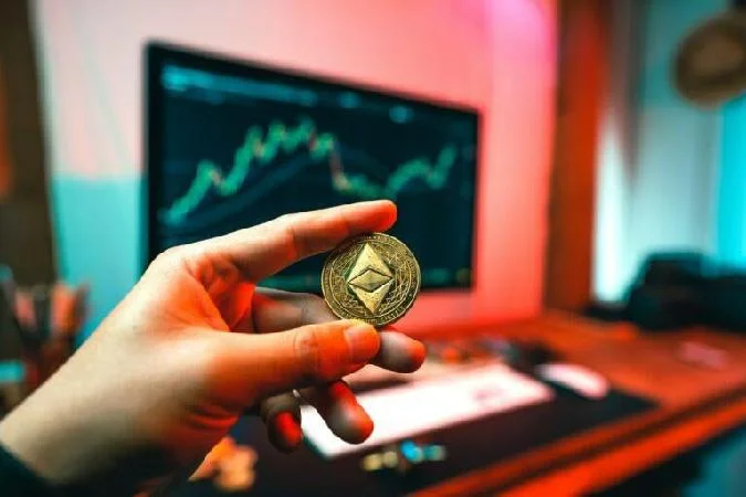 Au cours des derniers mois, lactivité de lEthereum a commencé à reprendre, couplée à des entrées significatives dans les fonds négociés en bourse (ETF) au comptant aux États-Unis, ce qui a aidé les prix des crypto-monnaies à se redresser. Ont