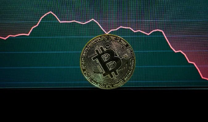 Der Analyst erklärte, dass ein Rückschlag den BTC-Preis in ein expansives Muster treiben könnte, das in einem Ausbruch über $73.600 gipfelt. Btc