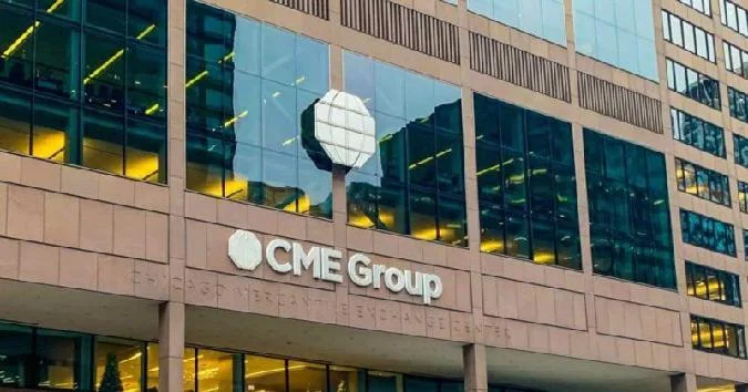 Leaks von der Website der Chicago Mercantile Exchange (CME) deuten darauf hin, dass der Handel mit XRP- und Solana-Futures (SOL) am 10. Februar beginnen könnte, vorbehaltlich der behördlichen Genehmigung. Laut CoinGecko löste diese unbestätigte Nachricht sofort einen Anstieg von 3 % sowohl bei XRP als auch bei SOL aus. Xrp