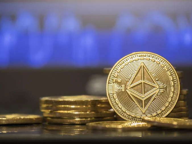 Ethereum Foundation faces backlash after selling 100 ETH Der jüngste Verkauf von 100 ETH an die Ethereum Foundation hat eine neue Welle der Besorgnis auf dem Kryptowährungsmarkt ausgelöst und dazu beigetragen, dass der Kurs von Ethereum in den letzten 24 Stunden um 7 % gefallen ist. Ethereum