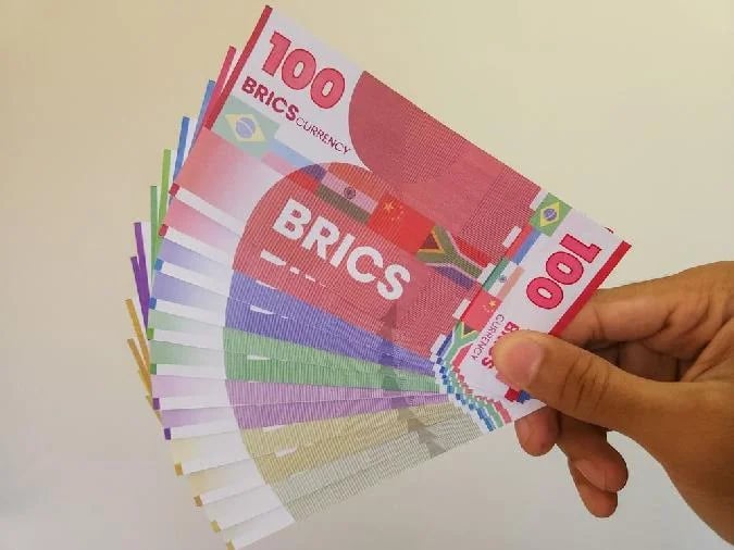 Après avoir imposé des droits de douane au Canada, Donald Trump menace dimposer des droits de douane de 100 % aux pays des BRICS : Comment les États-Unis vont-ils gérer la fabrication des pantoufles aux navires ?, demandent les experts Le président Donald Trump, qui possède son groupe Trump Media and Technol. Statut