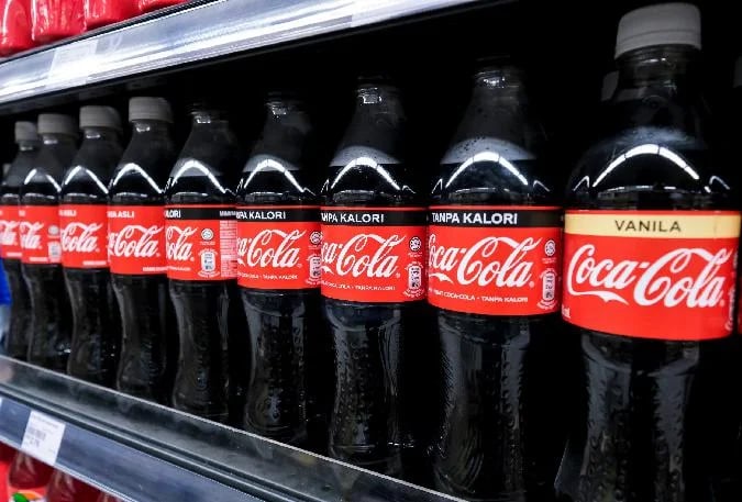 Coca-Colas Q4 sales beat expectations thanks to a strong pricing mix and strong revenue growth - Tokenist The Coca-Cola Company announced results for Q4 and full year 2024. Im vierten Quartal stieg der Nettoumsatz von Coca-Cola um 6 % auf 11,5 Mrd. US-Dollar. Pro