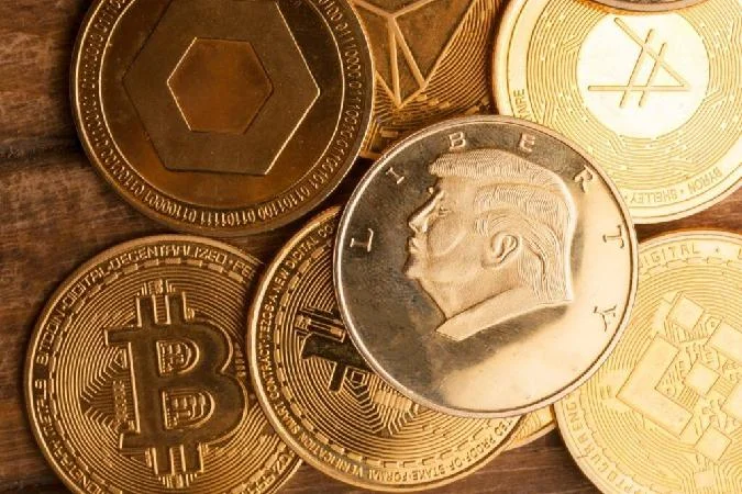 Trump macht Zölle für Absturz des Kryptowährungsmarktes um 1 Billion Dollar verantwortlich - ist die Ära des Krypto-Präsidenten vorbei? Bitcoin fällt unter 80000 Dollar, da die Angst vor einem Handelskrieg die Anleger verschreckt . Bitcoin