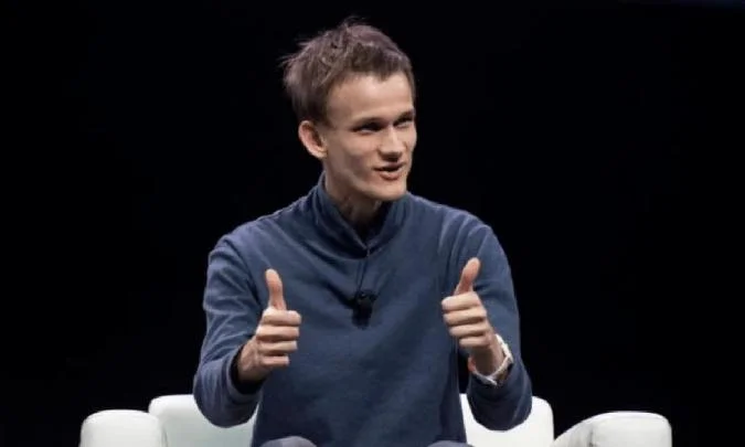 Конфиденциальность в Ethereum пока что слабовата, ведь по сути своей она прозрачна. Это хорошо для доверия и безопасности, но из-за этого легко отслеживать действия пользователей. Зная адрес Ethereum, можно узнать всю историю транзакций пользователя, включая баланс, использование приложений и взаимодействие с другими пользователями. . Ethereum