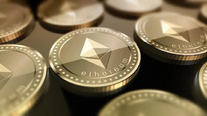 以太坊正在吸引加密货币和金融领域主要参与者越来越多的关注，大量持有者活动和机构投资将该资产推向4000美元大关--这是自2024年以来的最高水平. Eth