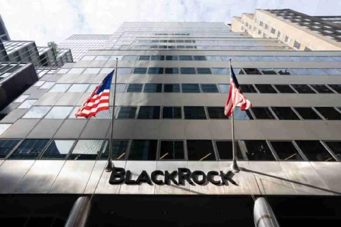 Dans ce contexte, BlackRock a augmenté sa participation dans le bitcoin. Bitcoin