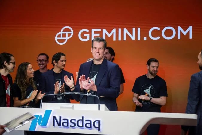 emini 是泰勒和卡梅隆-温克艾沃斯兄弟创立的加密货币交易所，9 月 13 日进行了华丽的公开募股，其股票在纳斯达克的交易价格超过 40 美元. Gemini