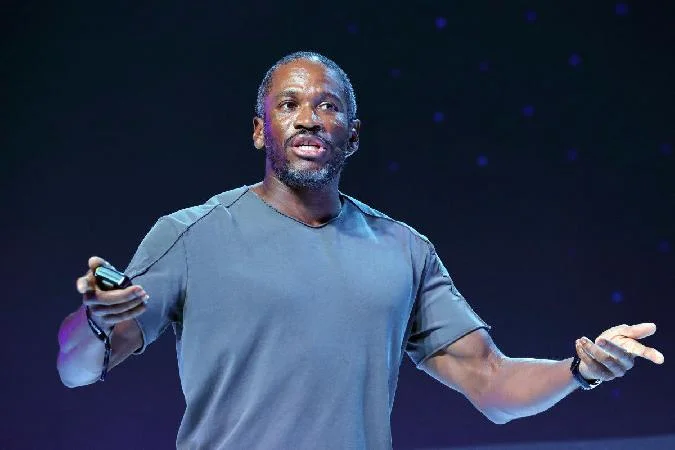 Selon Arthur Hayes, la Réserve fédérale américaine est sur le point de prendre le contrôle de la courbe de rendement - une politique dans laquelle la banque centrale fixe les taux dintérêt sur les obligations dÉtat en les achetant en quantités illimitées. . Bitcoin