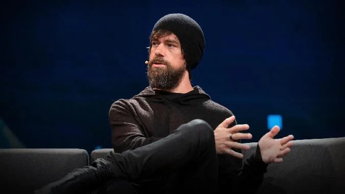 Pour accélérer ladoption, Block offre aux commerçants des frais de transaction de 1% lors du paiement via Cash App - nettement moins que les frais de carte de crédit denviron 3% . Bitcoin