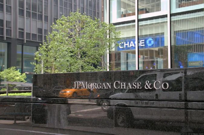 Le colosse financier JPMorgan a soudainement adopté une position haussière sur le bitcoin, prédisant que la valeur de la principale crypto-monnaie pourrait atteindre 170000 dollars au cours des six prochains mois. . Bitcoin