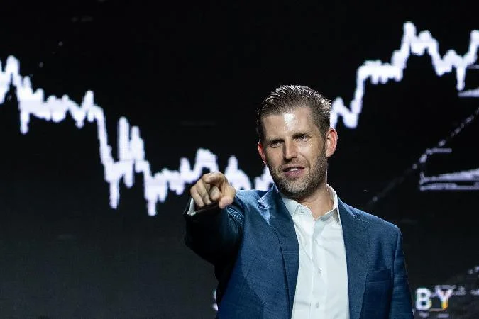 American Bitcoin Corp (NASDAQ : ABTC), une société minière de bitcoins (BTC) dont Eric Trump est cofondateur, a vu le cours de son action seffondrer de plus de 50 % en moins dune demi-heure le 2 décembre, provoquant de nombreuses interruptions de cotation. . Bitcoin