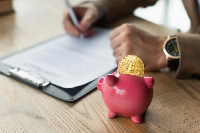 Au fil des ans, les ETF bitcoin au comptant, les offres de trésorerie dentreprise et les instruments indirects tels que la stratégie ont permis aux fonds de pension, aux fonds de dotation, aux fonds souverains et à dautres entités similaires dinvestir dans le bitcoin sans sortir du cadre réglementaire habituel. . Bitcoin