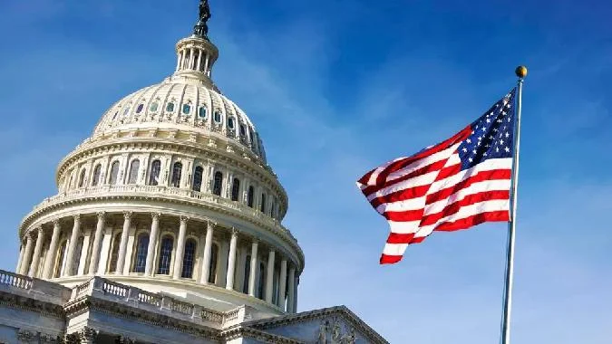 Des sénateurs démocrates ont menacé dopposer leur veto à un projet de loi visant à financer le ministère de la sécurité intérieure (DHS), évoquant ainsi la possibilité dune fermeture partielle du gouvernement. Les tensions sont montées dun cran après un incident survenu dans le Minnesota, au cours duquel un agent de la patrouille frontalière a abattu un civil. Ont