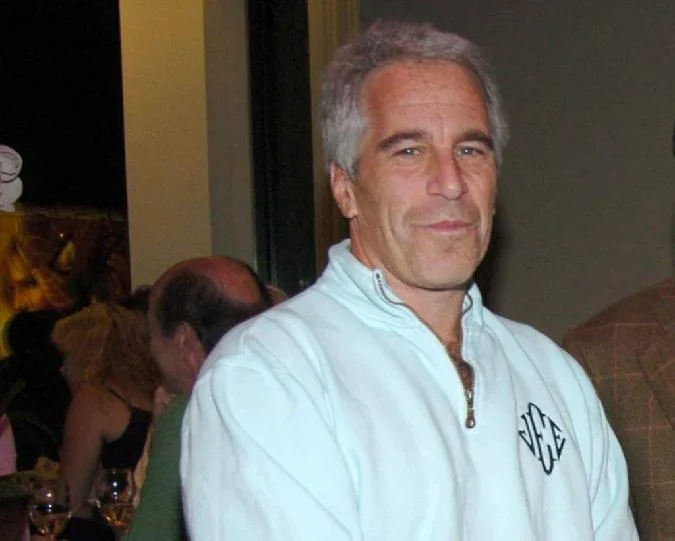 Eine kürzlich veröffentlichte E-Mail-Korrespondenz aus dem Jahr 2011 enthüllt eine versuchte Verbindung zwischen frühen Figuren der Kryptowelt und Jeffrey Epstein. . Bitcoin