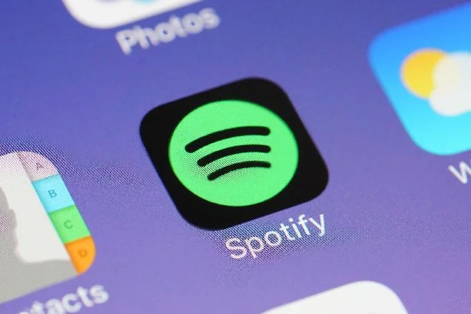 La plateforme audio suédoise a prévu un bénéfice dexploitation pour le premier trimestre supérieur aux attentes de Wall Street, montrant un rythme de croissance régulier malgré les récentes augmentations tarifaires sur de nombreux marchés. Ont