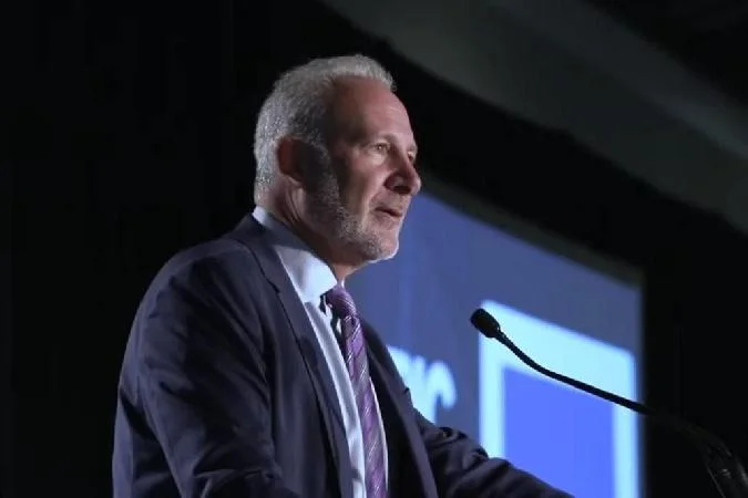 由于著名反对者彼得-希夫（Peter Schiff）做出了新的严厉悲观预测，比特币又成为了焦点。随着比特币价格稳定在60000美元左右，Schiff坚持认为熊市正准备测试50000美元的关键长期支撑位. 加密投资者
