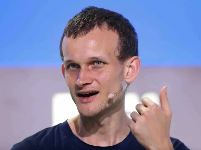 O cofundador da Ethereum, Vitalik Buterin, mais uma vez atraiu a atenção com suas recentes transações de venda. . Eth